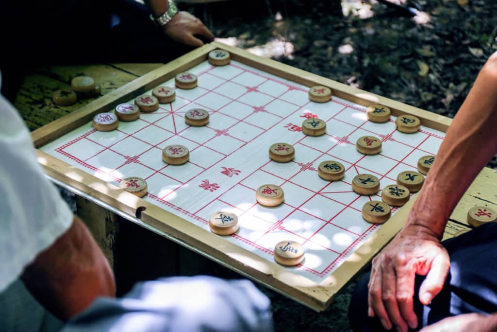 Çin Satrancı Oyun Tahtası, Taşları ve Kuralları
